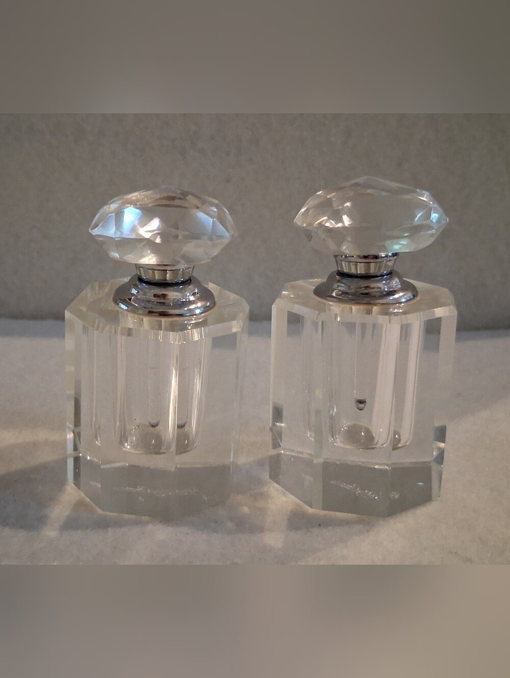 Pair of Oleg Cassini Crystal Perfume Bottles Etched Signature New In Box - Picture 3 of 7